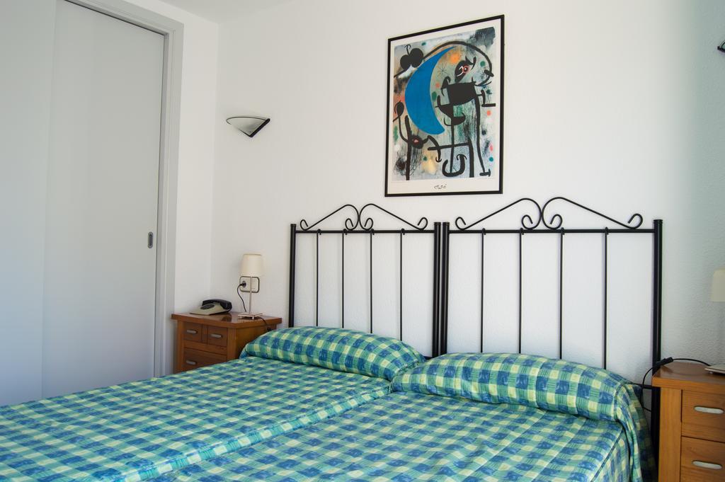 Hostal Rosales Es Pujols Habitación foto