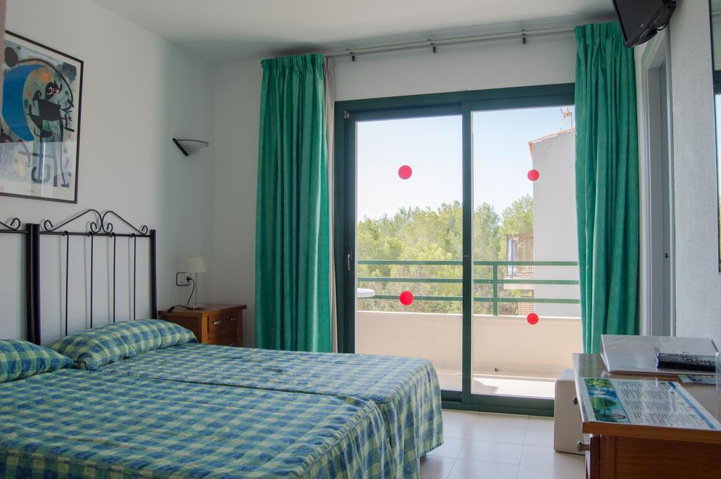 Hostal Rosales Es Pujols Exterior foto