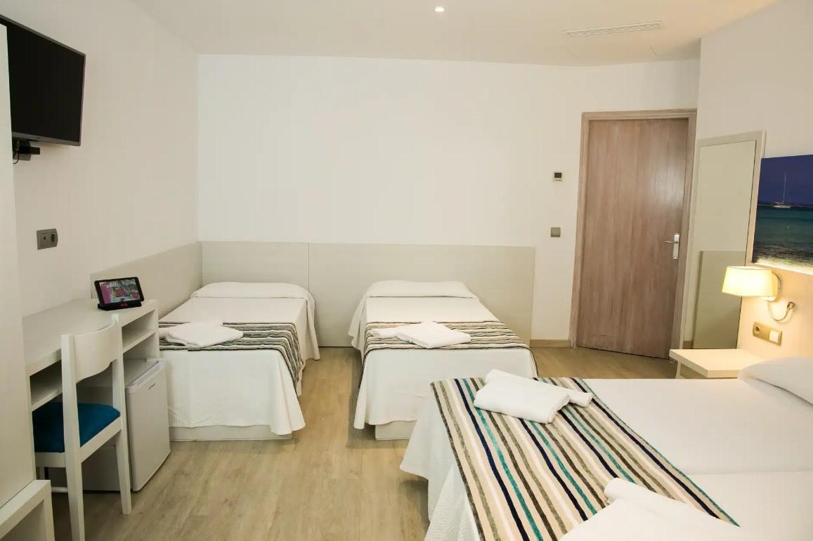 Hostal Rosales Es Pujols Exterior foto