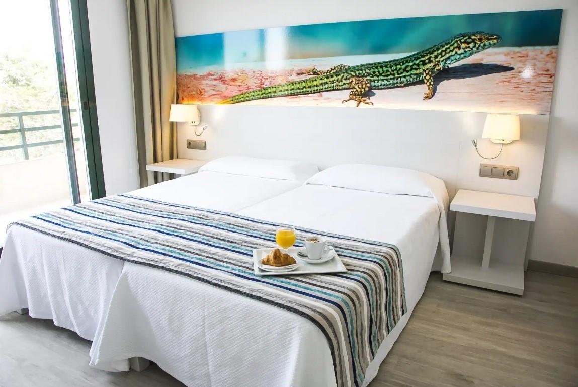 Hostal Rosales Es Pujols Exterior foto