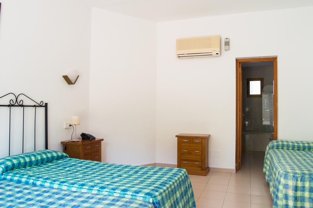 Hostal Rosales Es Pujols Exterior foto